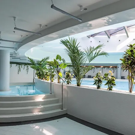 In With Pool & Jacuzzi Szczecin